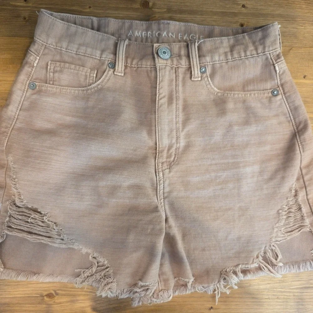 American Eagle Highest Rise Mom Distressed Brown Shorts Size 4‎